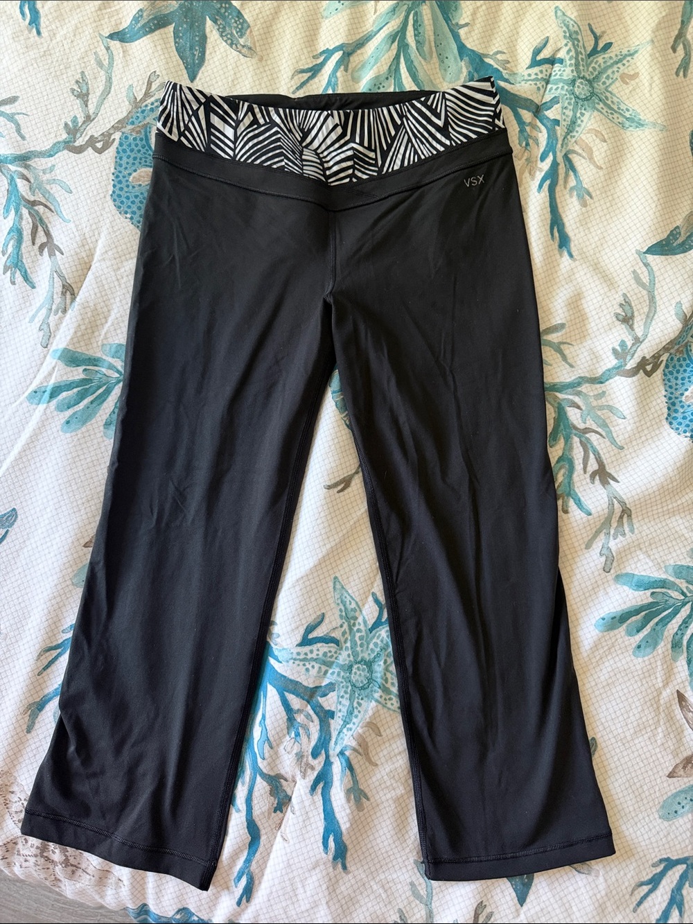 Victoria’s Secret Made Sexy Capri Stretch Pants- Black/White- Womens S